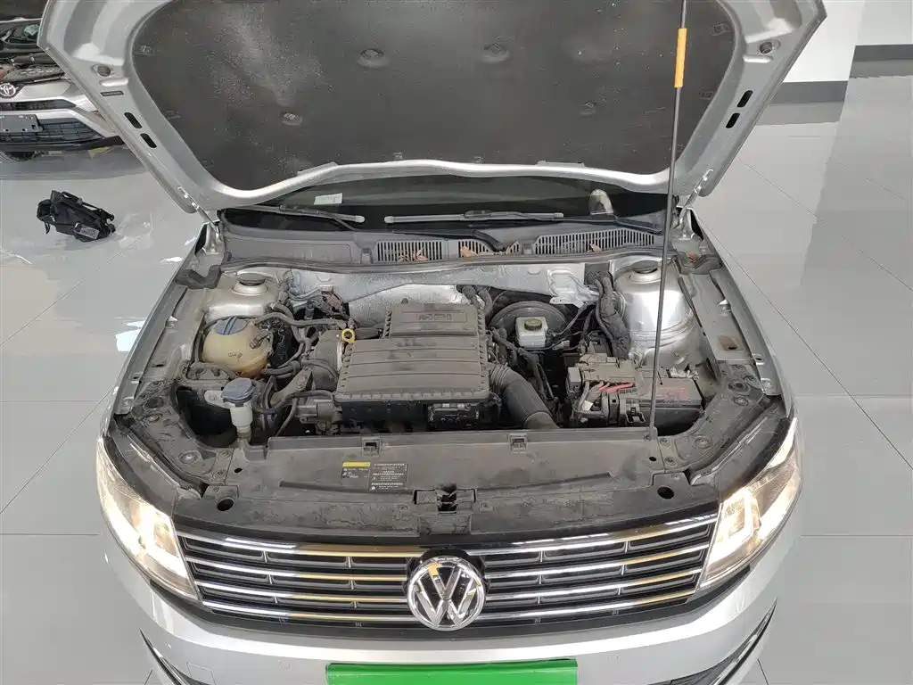 Volkswagen Lavida 2017 1.6L Automatic Comfort Edition фото 16