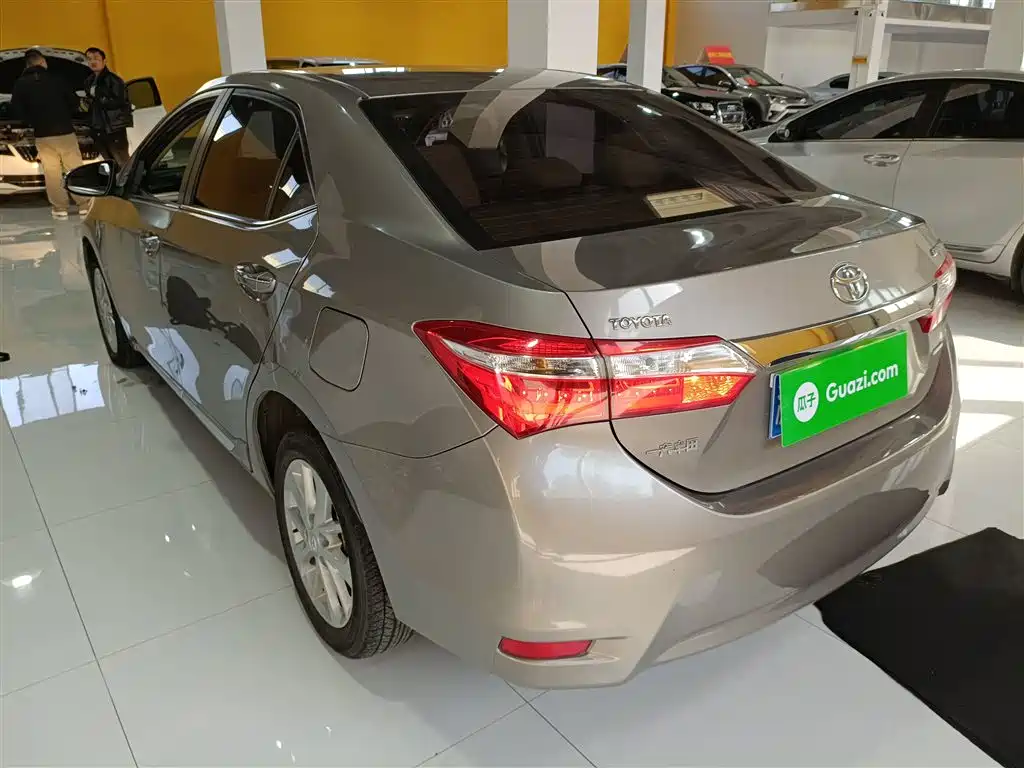 Toyota Corolla 2014 1.8L CVT Supreme Edition фото 23