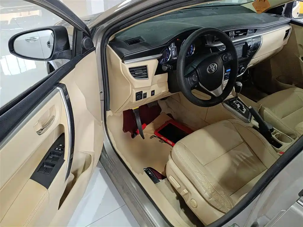 Toyota Corolla 2014 1.8L CVT Supreme Edition фото 12