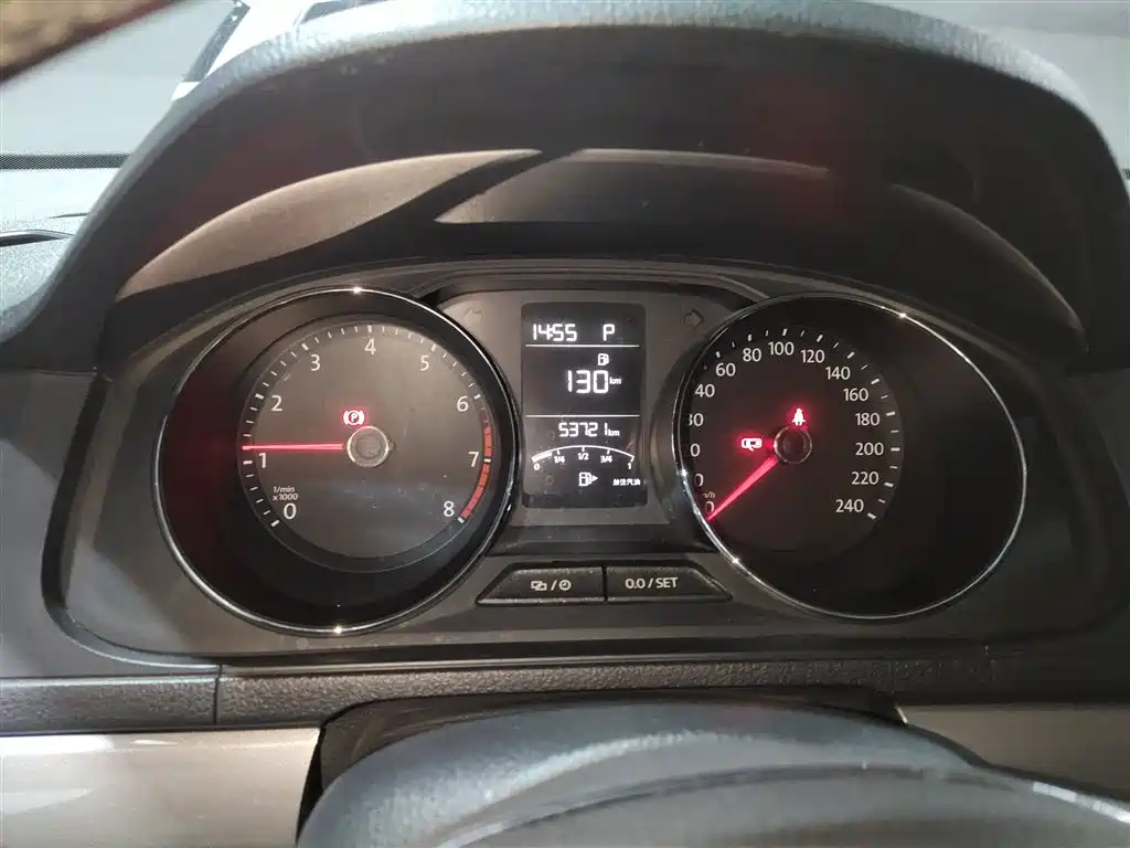 Volkswagen Lavida 2015 1.6L Automatic Comfort Edition фото 8
