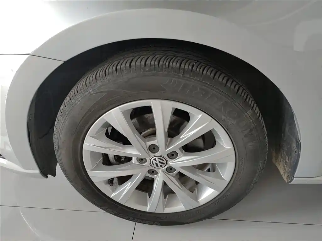 Volkswagen Lavida 2017 1.6L Automatic Comfort Edition фото 25