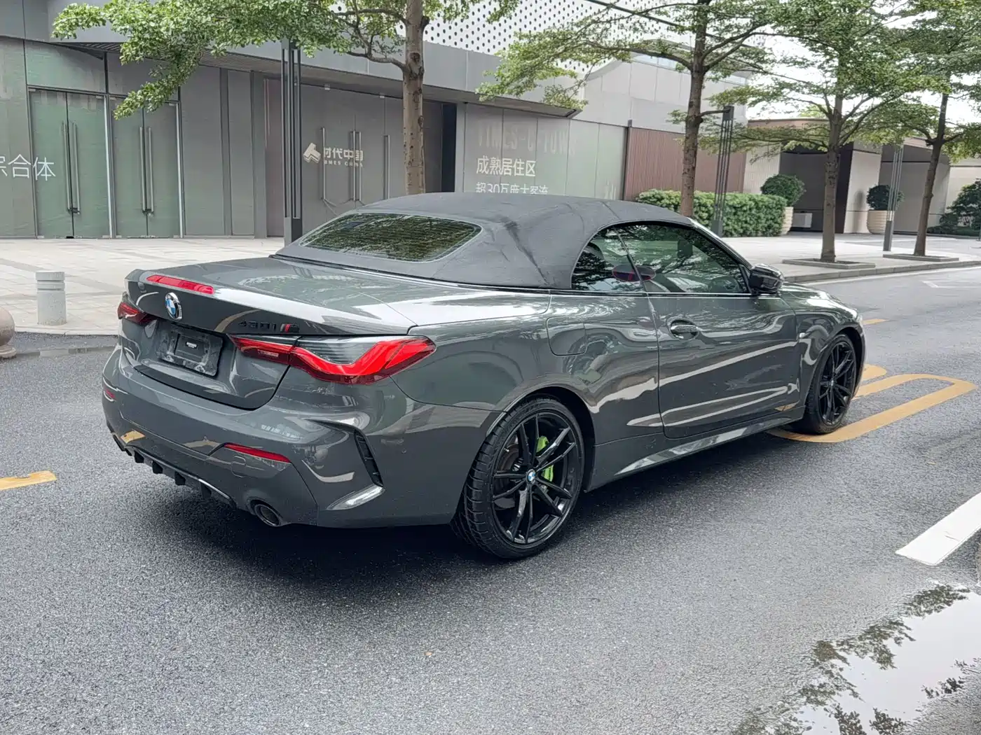 BMW 4 Series 2023 425i Convertible M Sport Shadowline Package фото 3