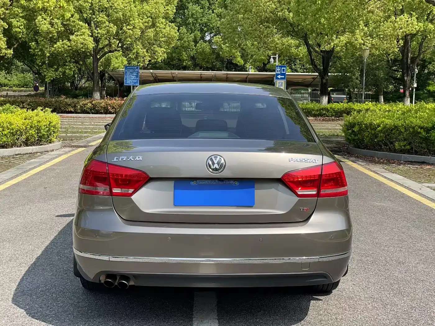 Volkswagen Passat 2011 1.8TSI Automatic Premium Edition фото 8