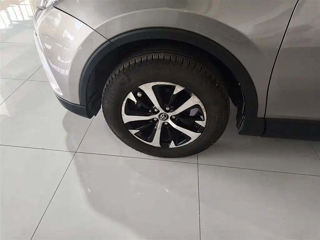 Toyota RAV4 Rongfang 2016 2.0L CVT 2WD Trend (China V) фото 25
