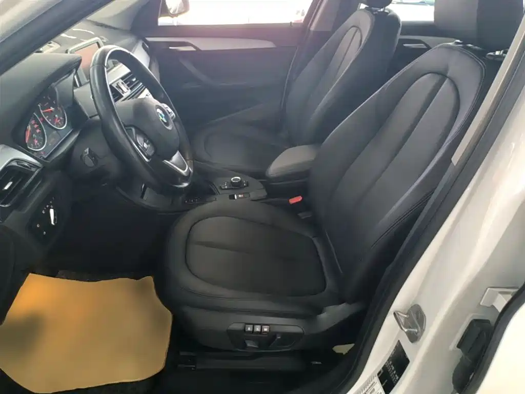 BMW X1 2018 sDrive18Li Fashion Model фото 15
