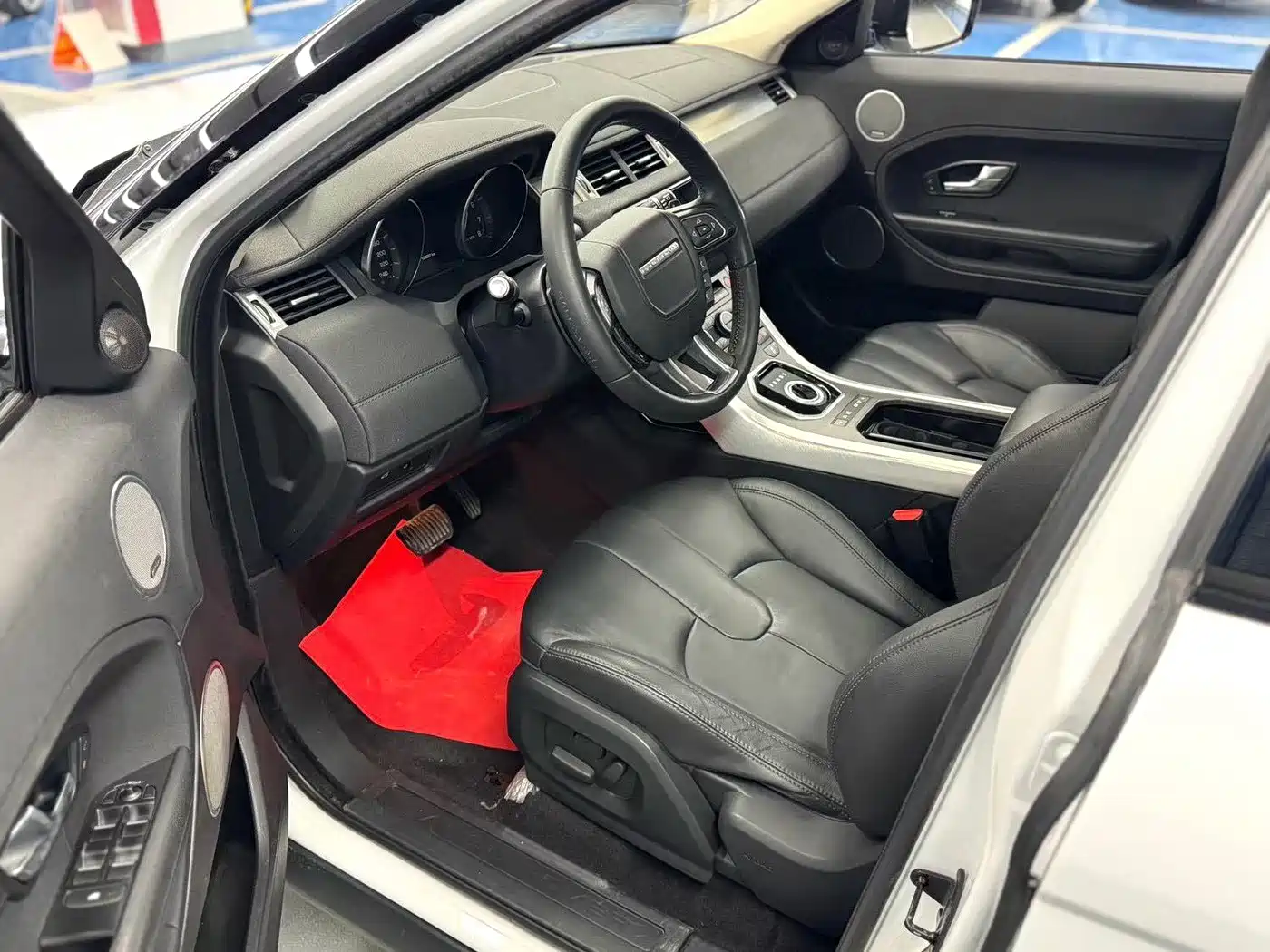 Land Rover Range Rover Evoque 2015 2.0T 5-Door Fashion Edition фото 4
