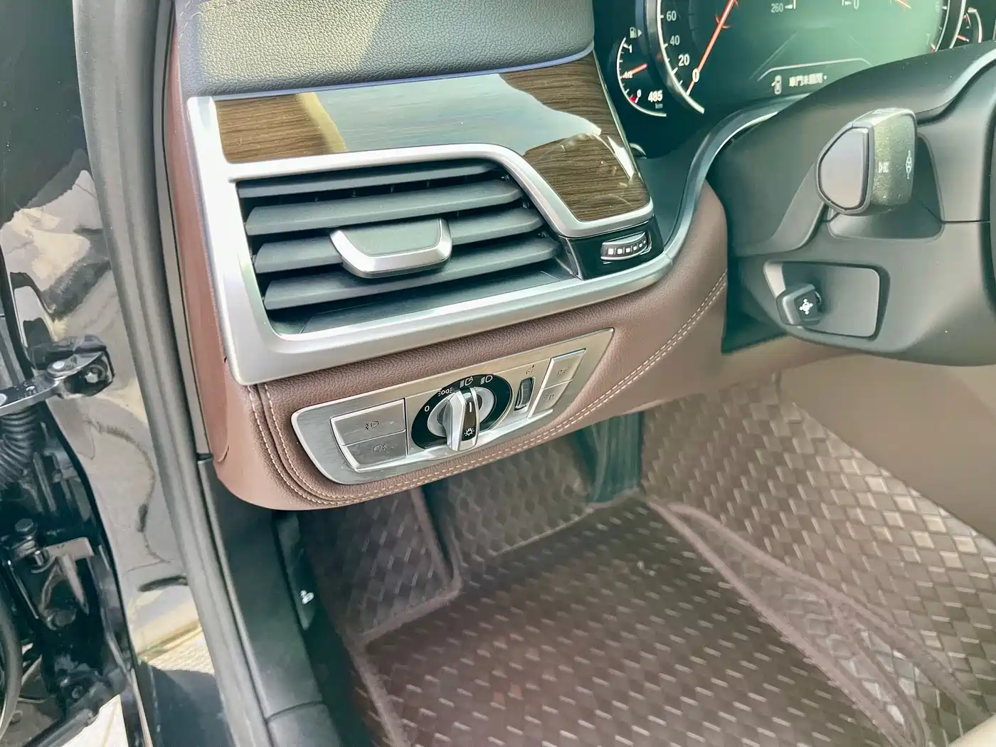 BMW 7 Series 2017 730Li Leading Edition фото 5