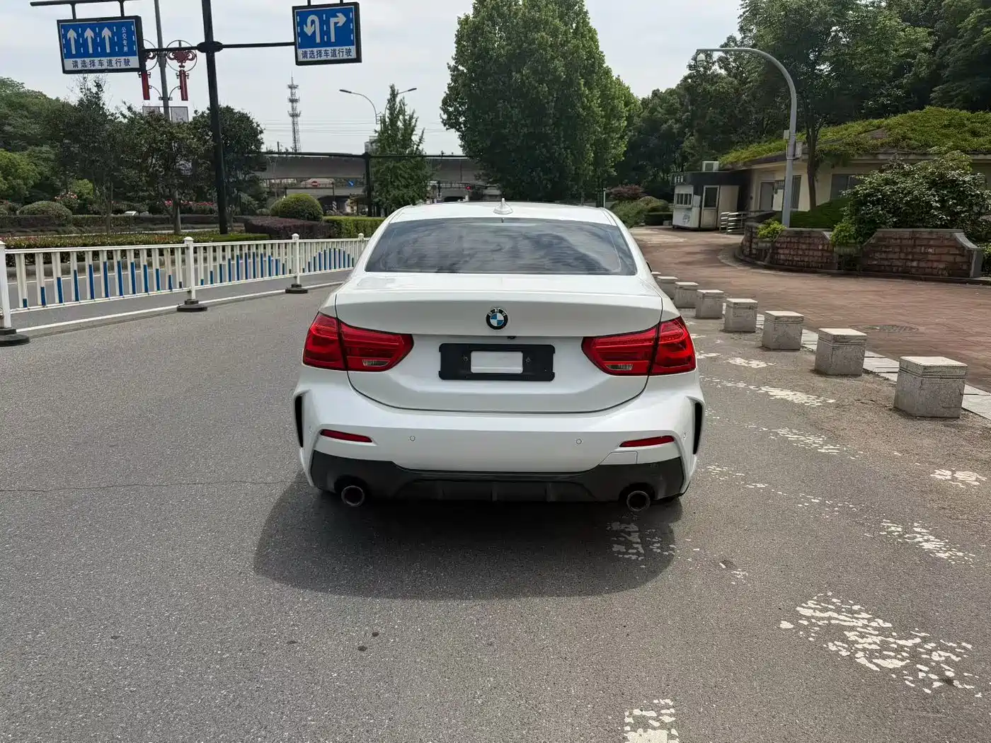 BMW 1 Series 2021 120i M Sport Shadow Edition фото 8