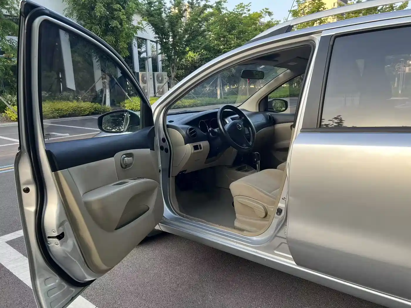 Nissan Livina 2014 2013 1.6XE CVT Comfort