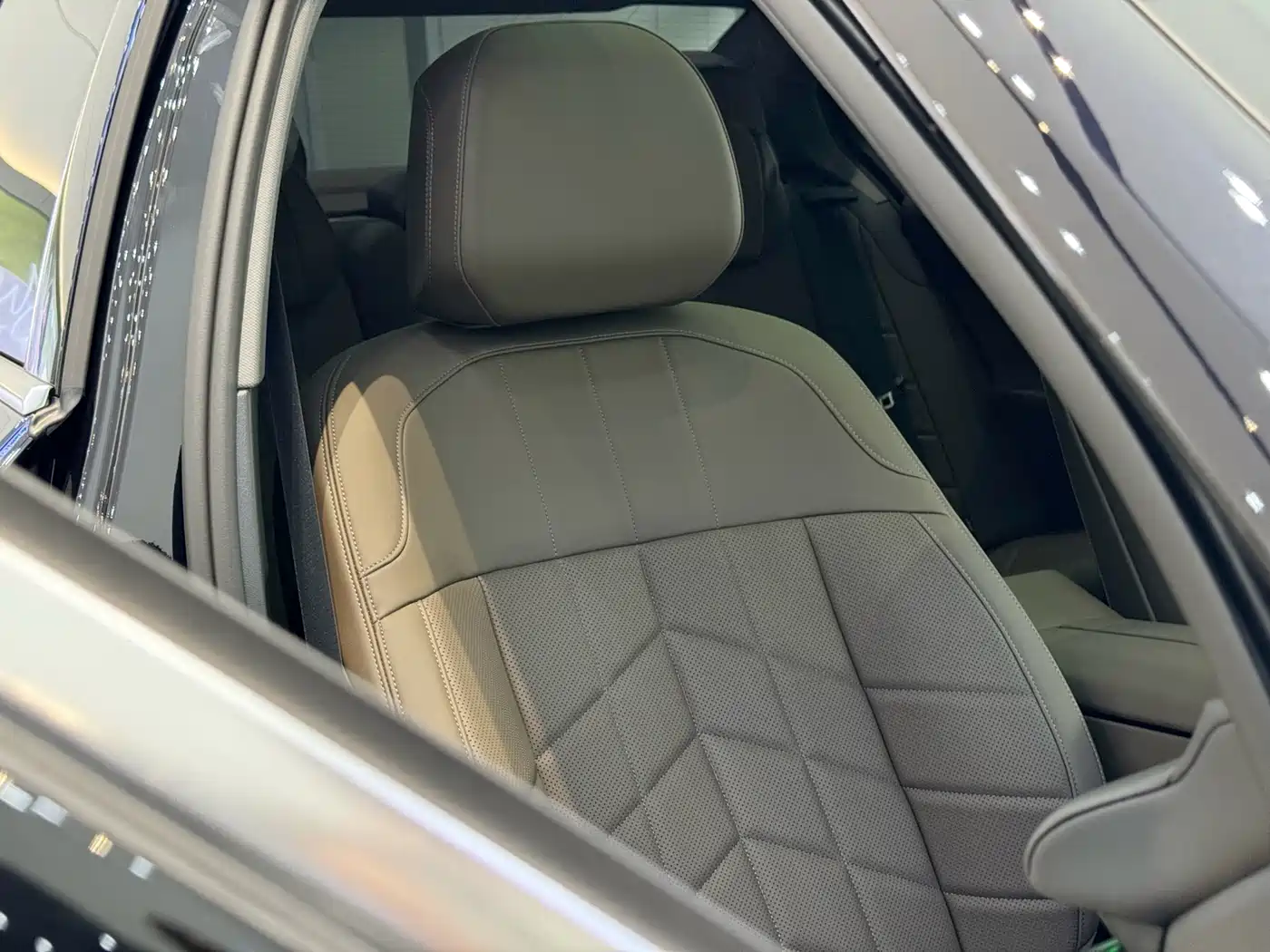BMW 5 Series 2025 525Li M Sport Package фото 14