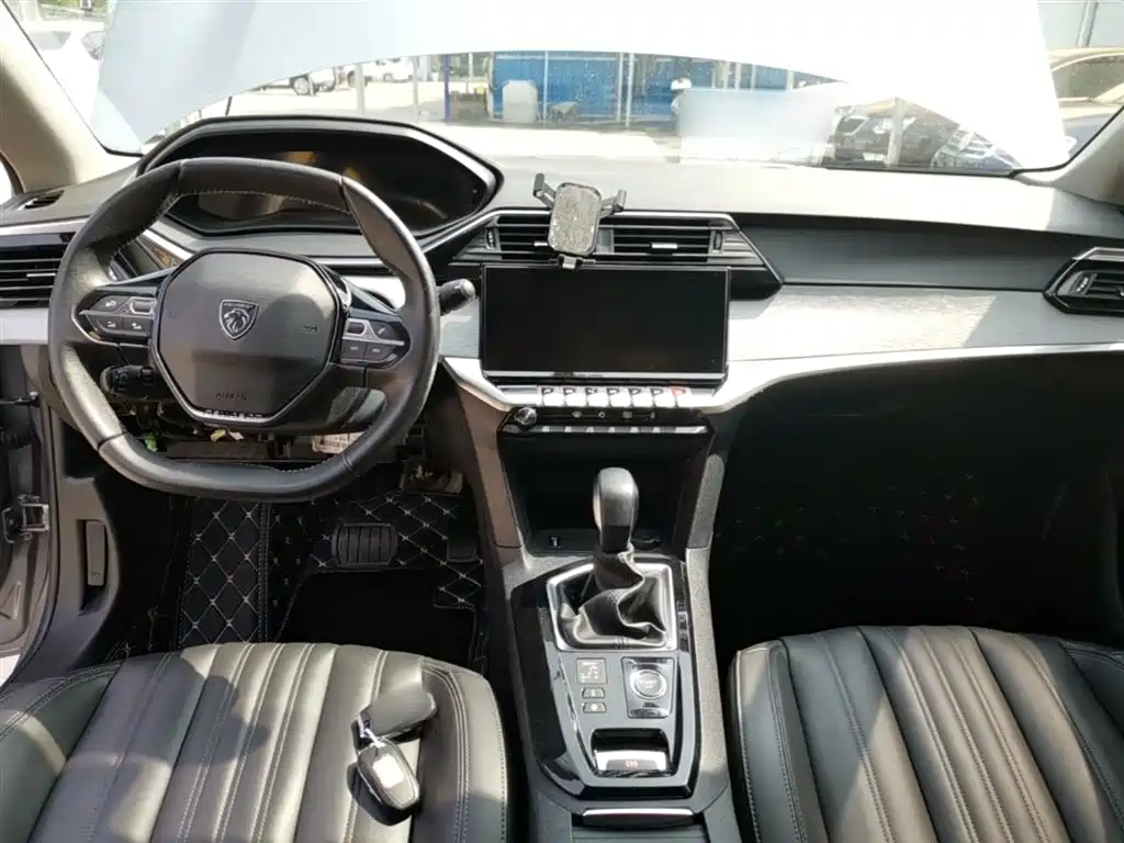 Peugeot 408 2022 1.6T Light Chaser Edition фото 10