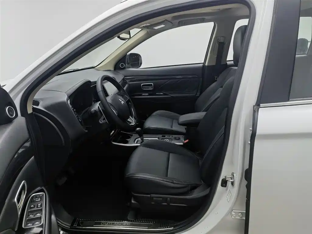 Mitsubishi Outlander 2019 2.4L 4WD Deluxe Edition 5-Seater China VI фото 10