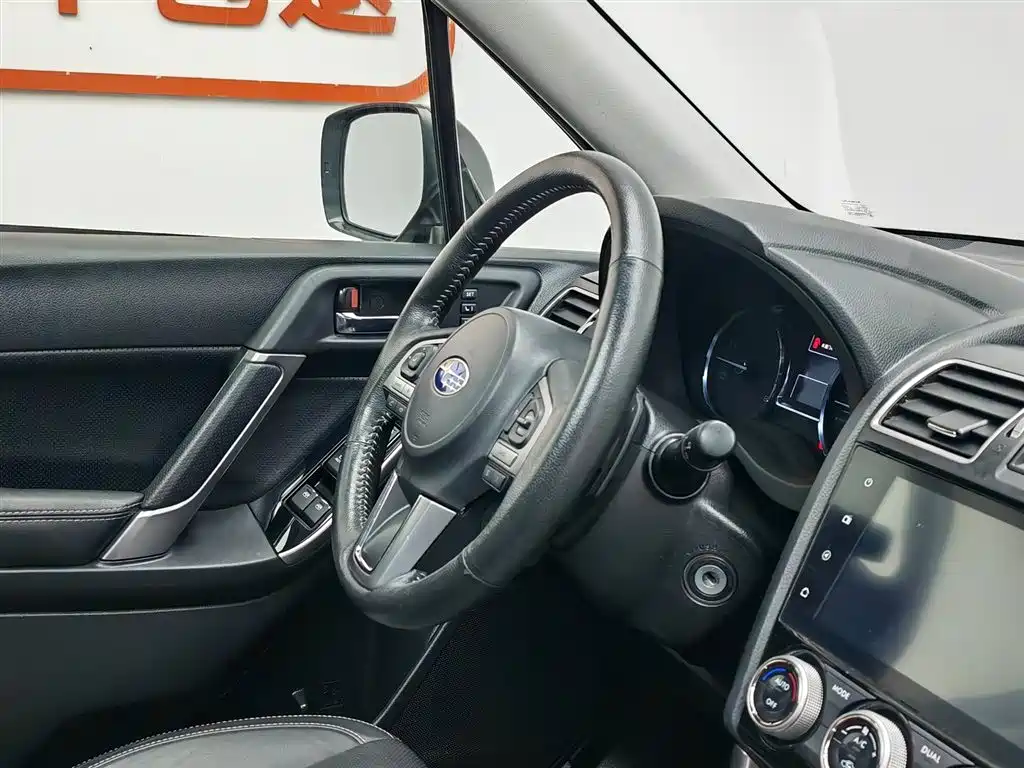 Subaru Forester 2016 2.5i Luxury Navigation Edition фото 22