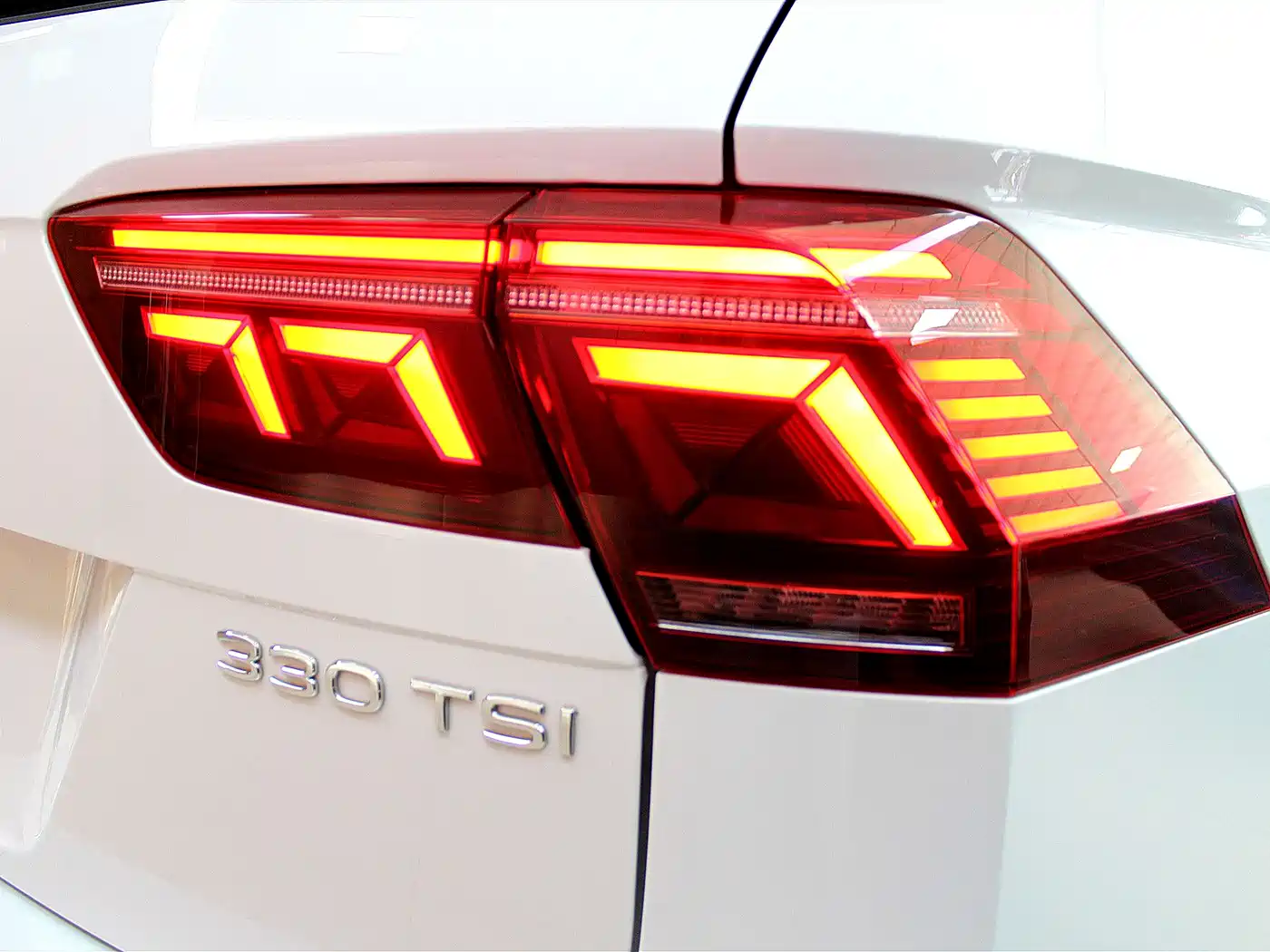 Volkswagen Tiguan L 2023 330TSI Auto 2WD R-Line Premium Edition фото 14