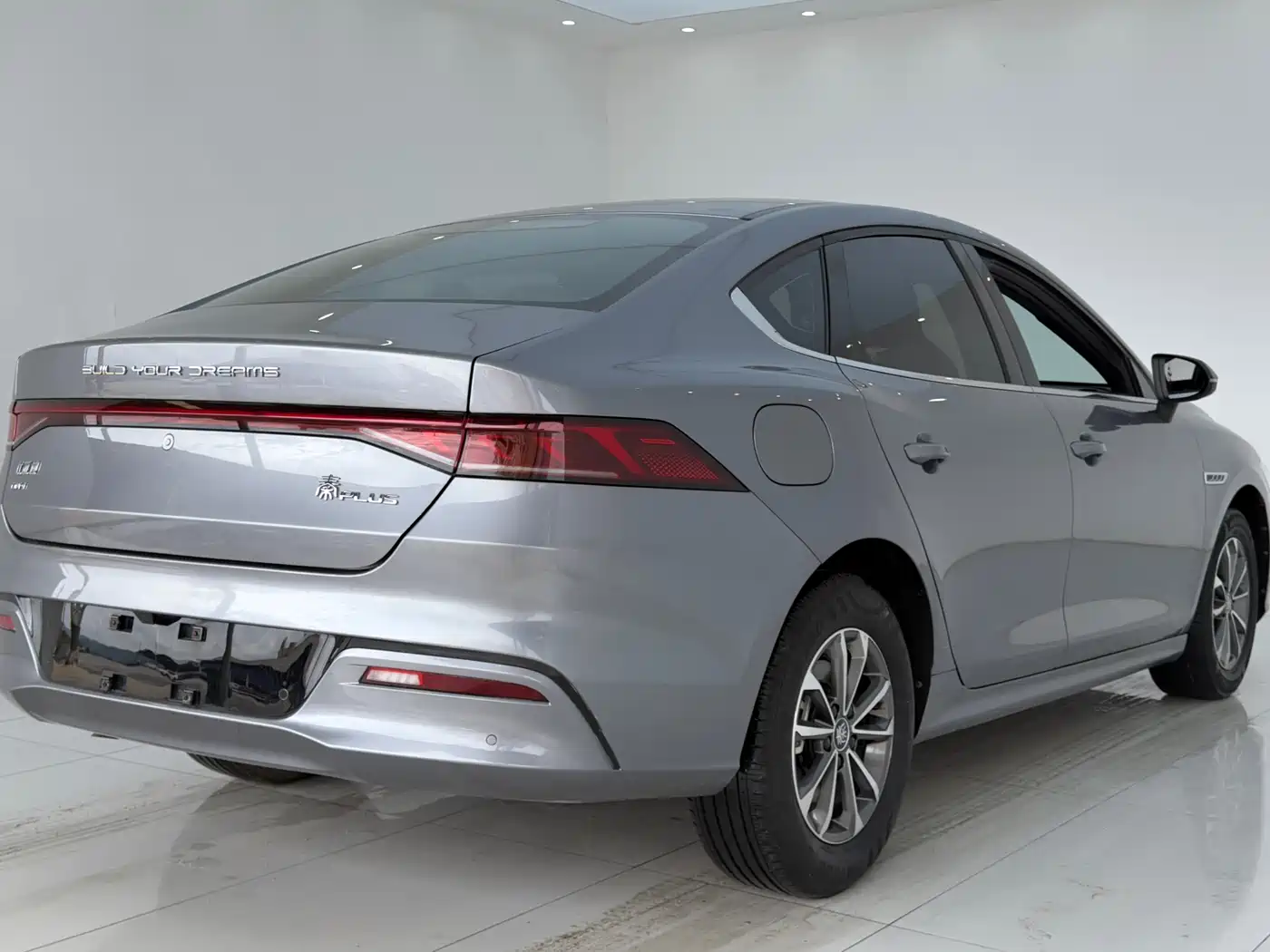 BYD Qin PLUS 2024 Glory Edition DM-i 55KM Leading фото 9