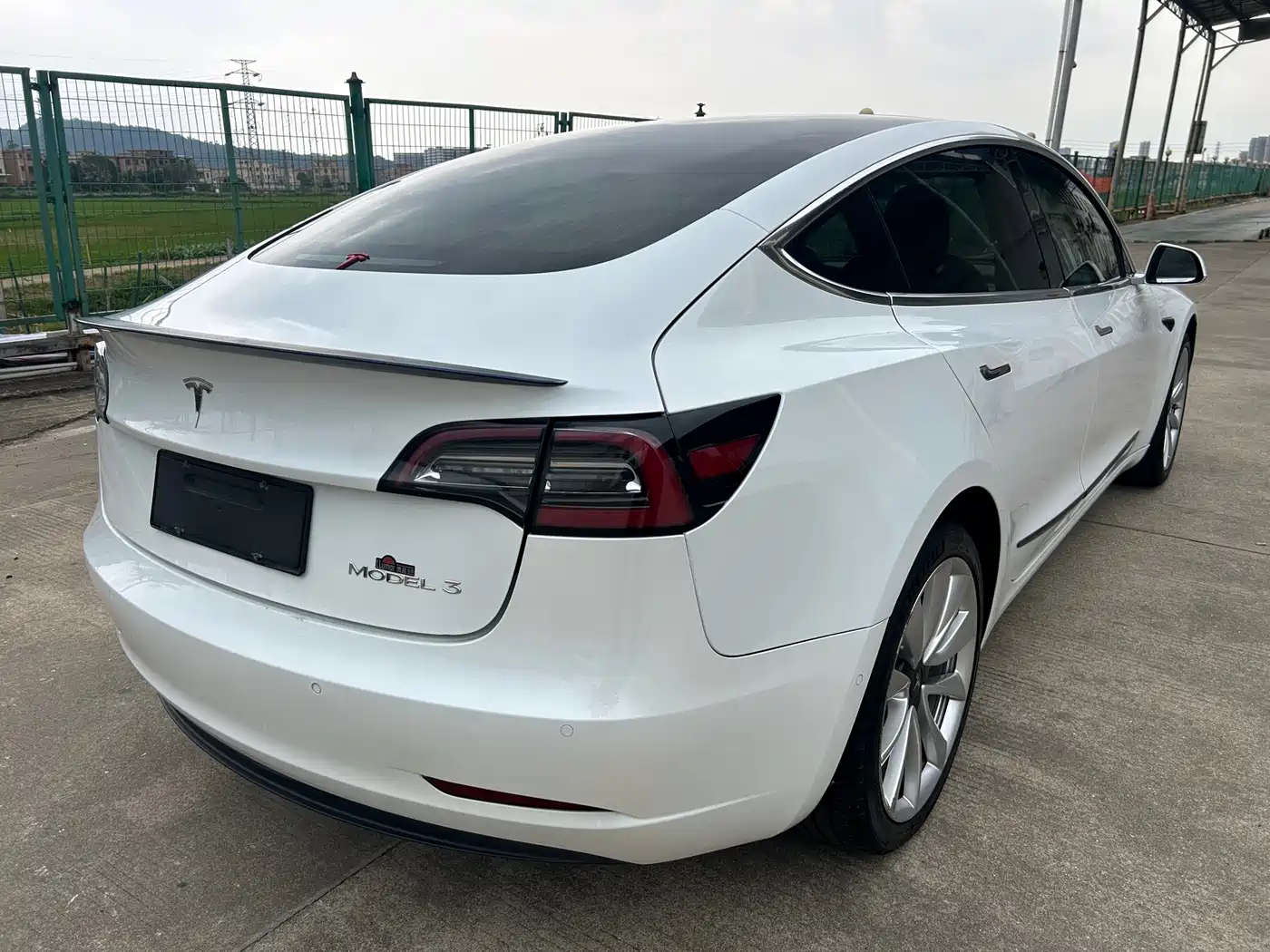 TESLA MODEL 3