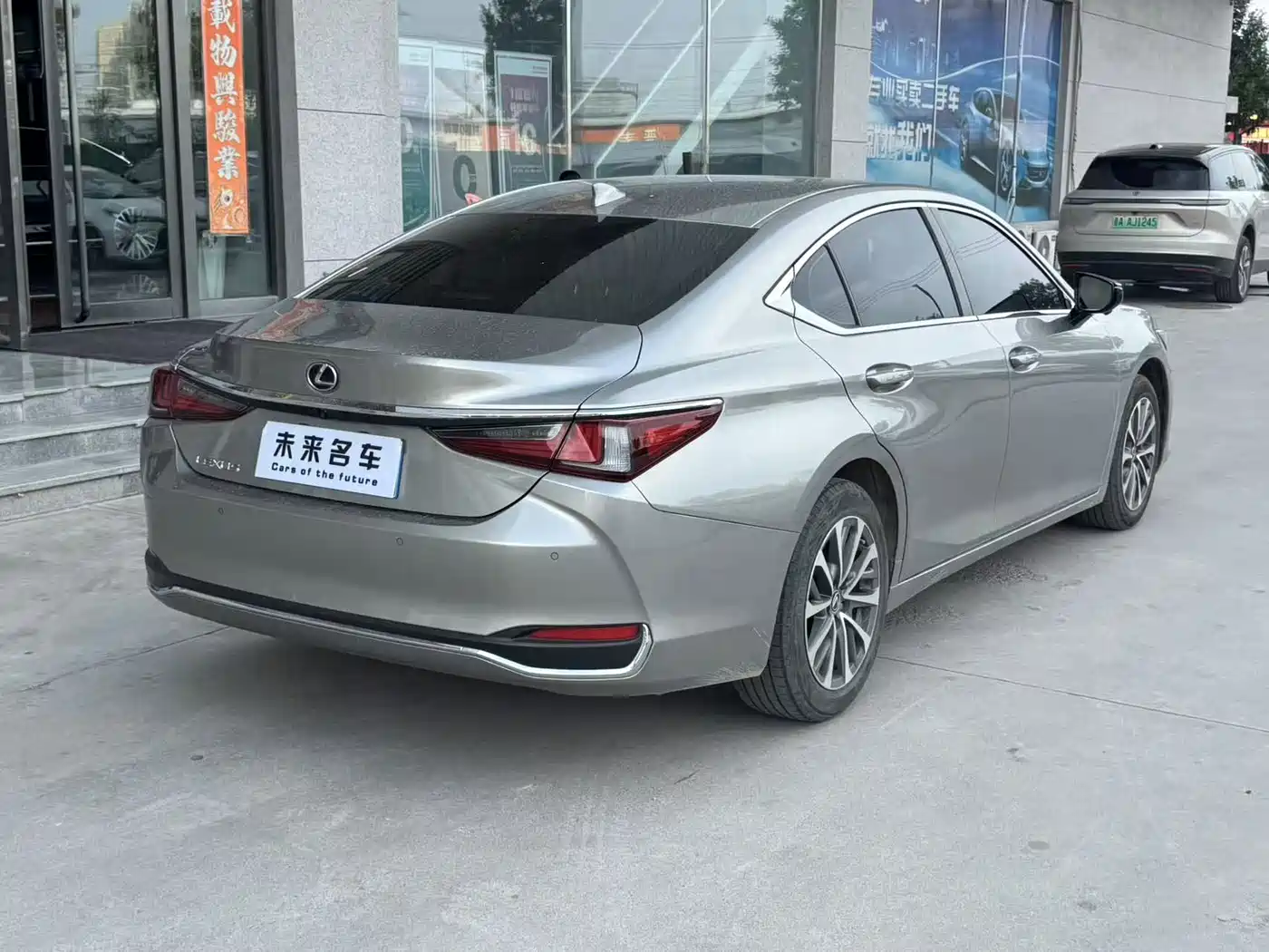 Фото 11 - Lexus ES