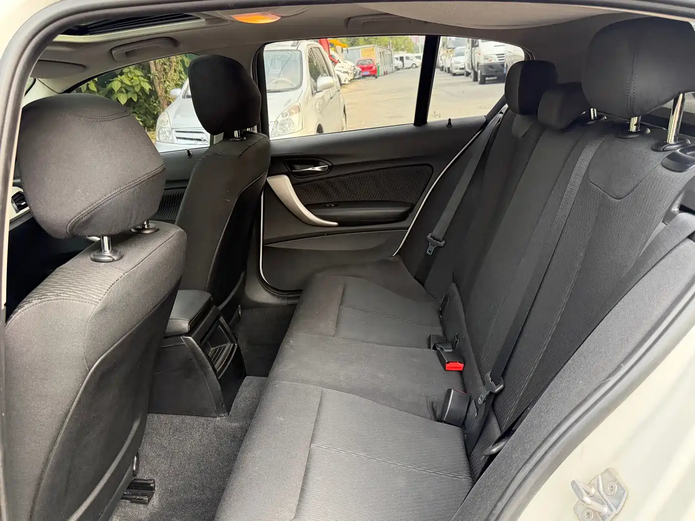 BMW 1 Series (Import) 2015 118i Leading фото 10