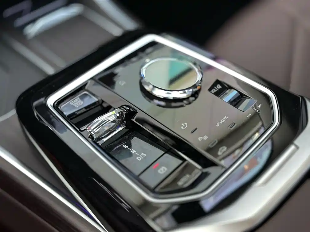 BMW 7 Series 2023 Model 735Li M Sport Package фото 24