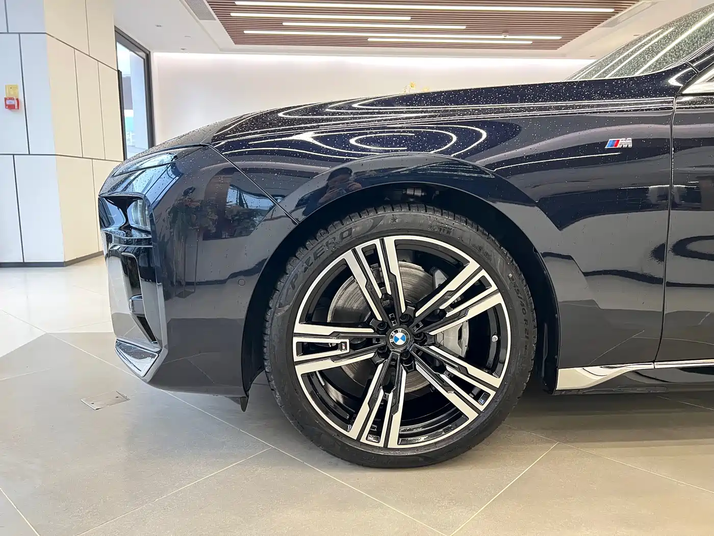 BMW 7 Series 2023 Model 740Li Leading M Sport Package фото 4