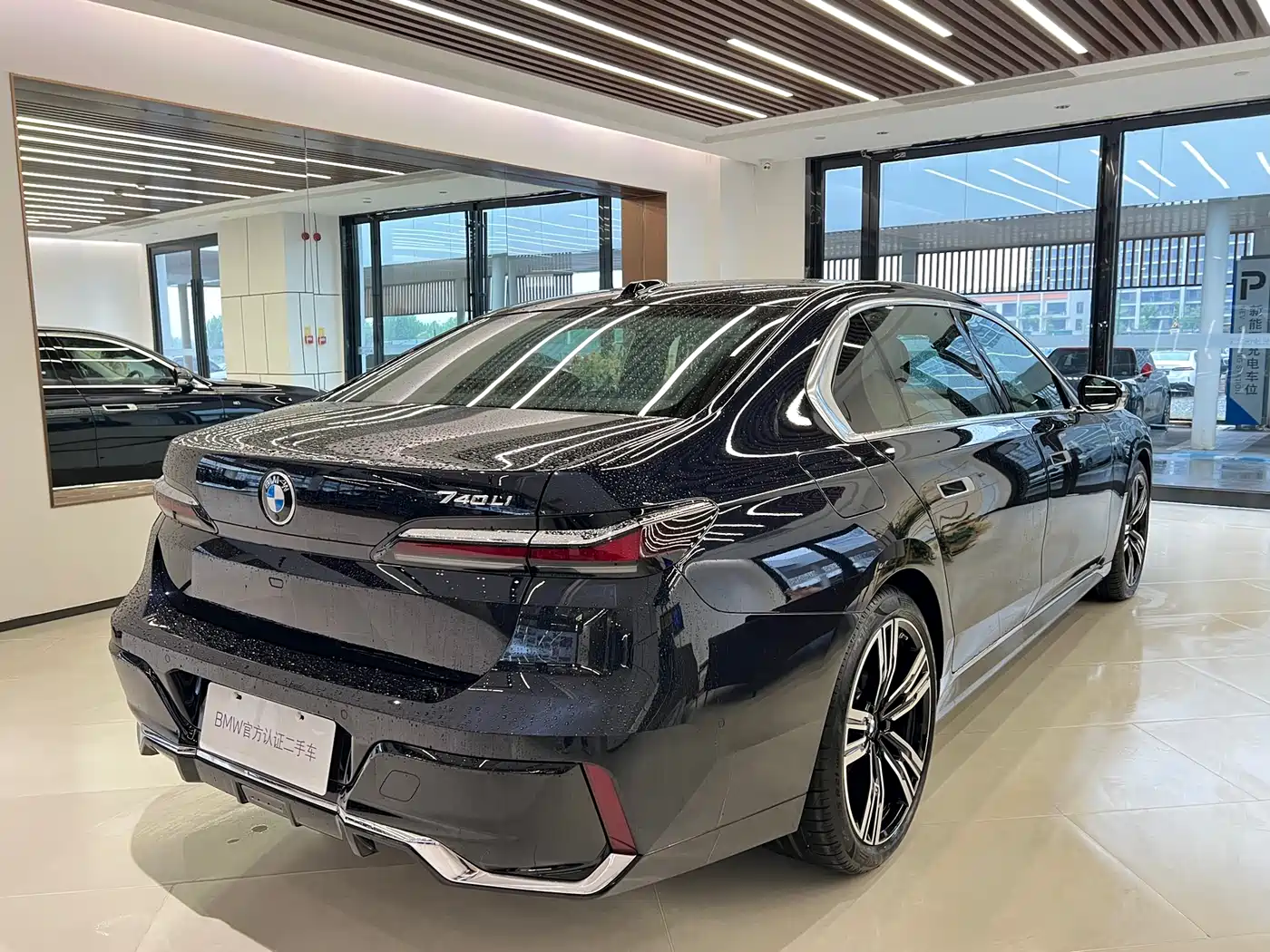 BMW 7 Series 2023 Model 740Li Leading M Sport Package фото 6