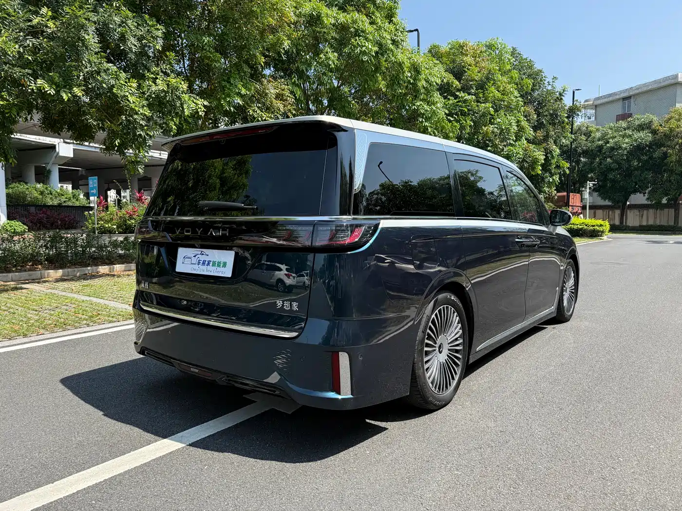 Voyah Auto Voyah Dreamer 2025 PHEV AWD Flagship Qian Kun Edition фото 5