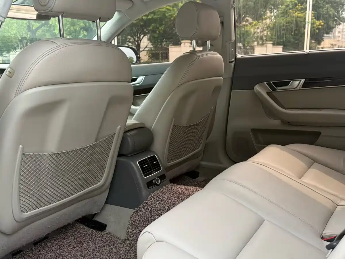 Audi A6L 2010 2.0 TFSI Automatic Standard фото 8
