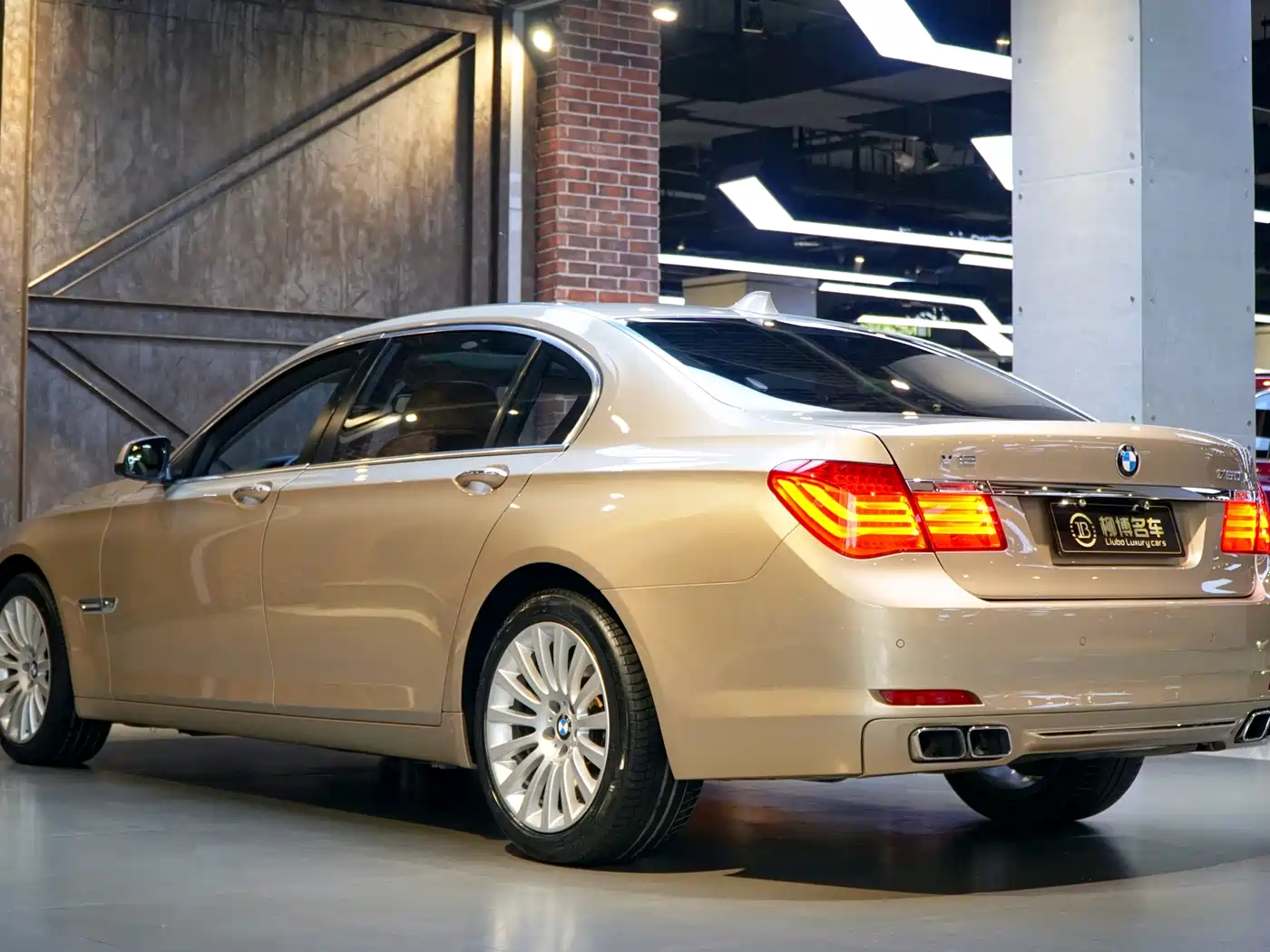 BMW 7 Series 2010 760Li фото 4