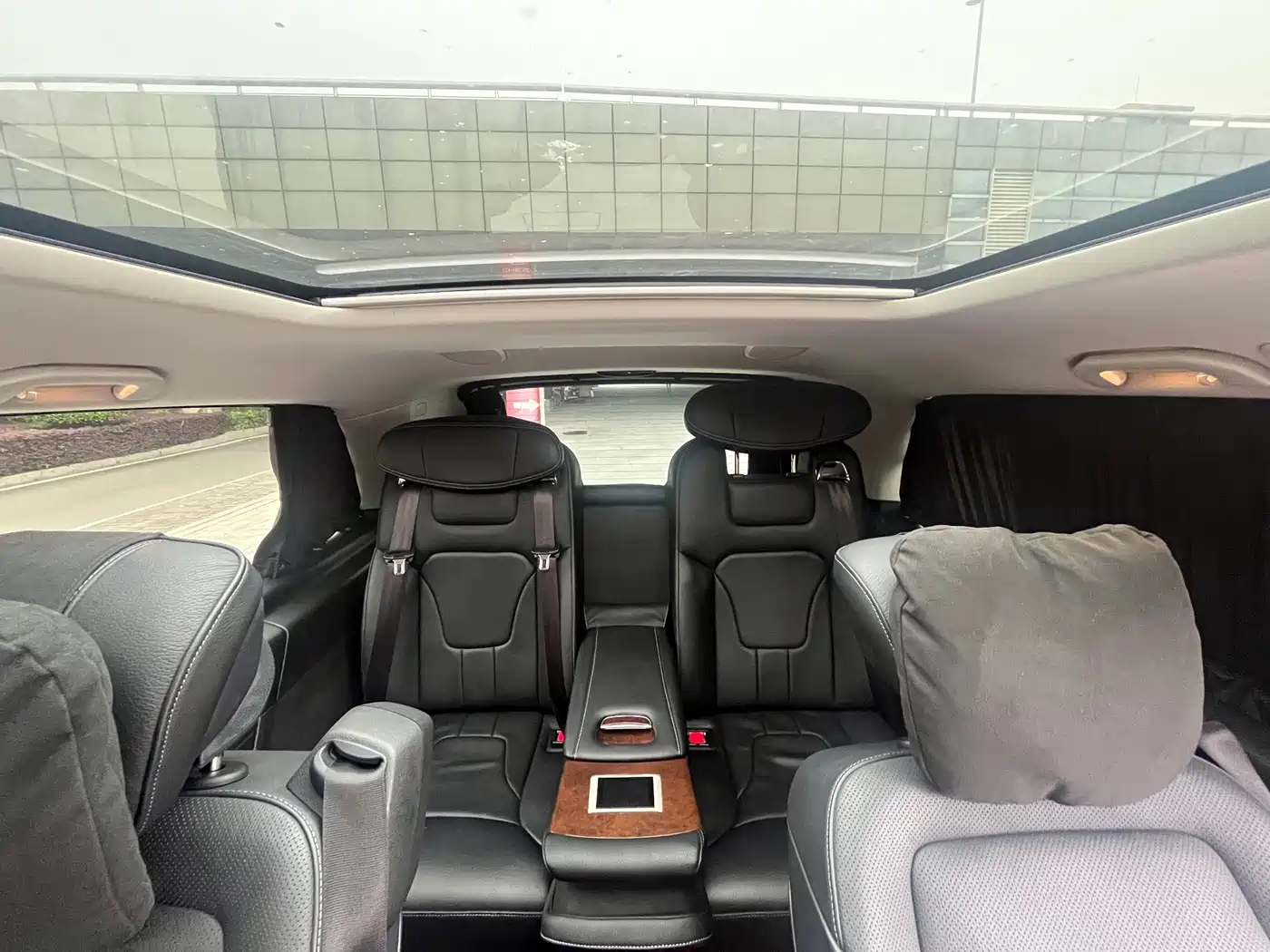 Mercedes-Benz V-Class 2018 V 260 L Premium Long Wheelbase Edition China VI фото 9