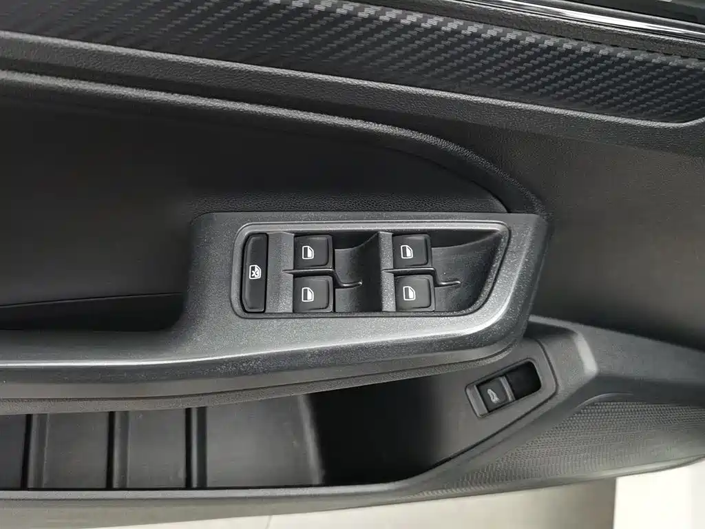 Volkswagen Lavida 2017 1.6L Automatic Comfort Edition фото 9