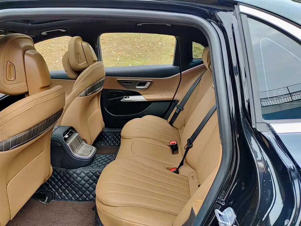 Mercedes-Benz E-Class 2024 E 300 L Fashion фото 8