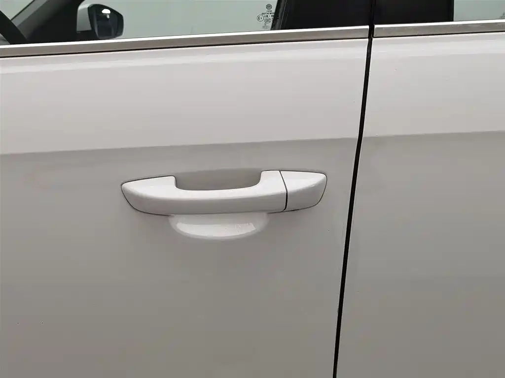 Volkswagen Lavida 2017 1.6L Automatic Comfort Edition фото 18