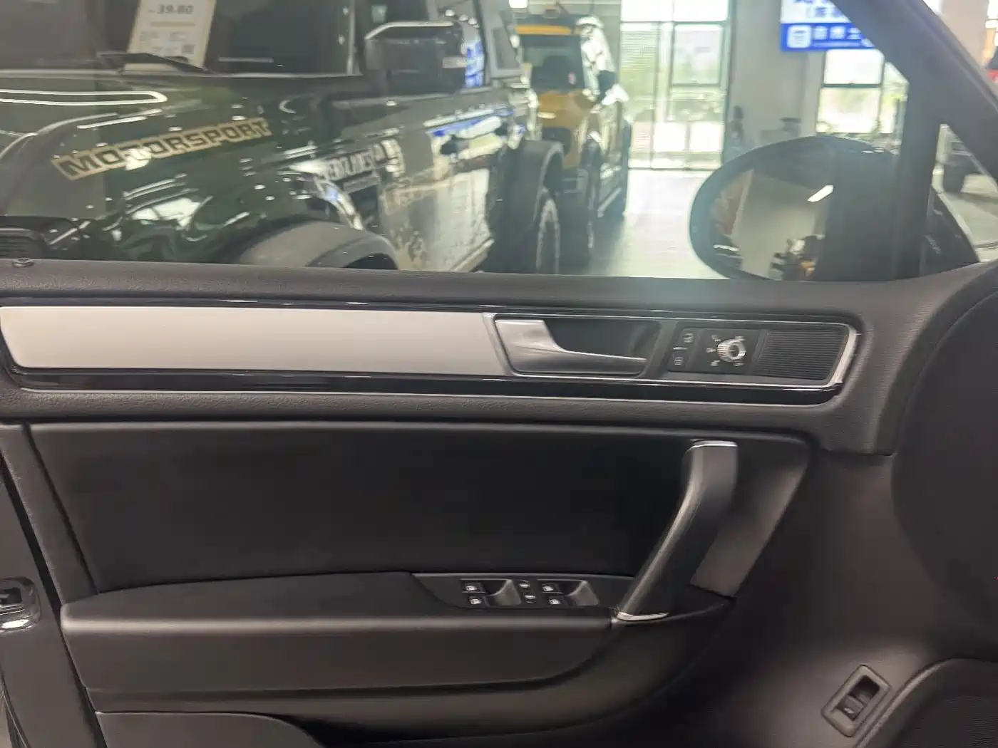 Volkswagen Touareg 2017 3.0TSI Explorer Edition фото 14