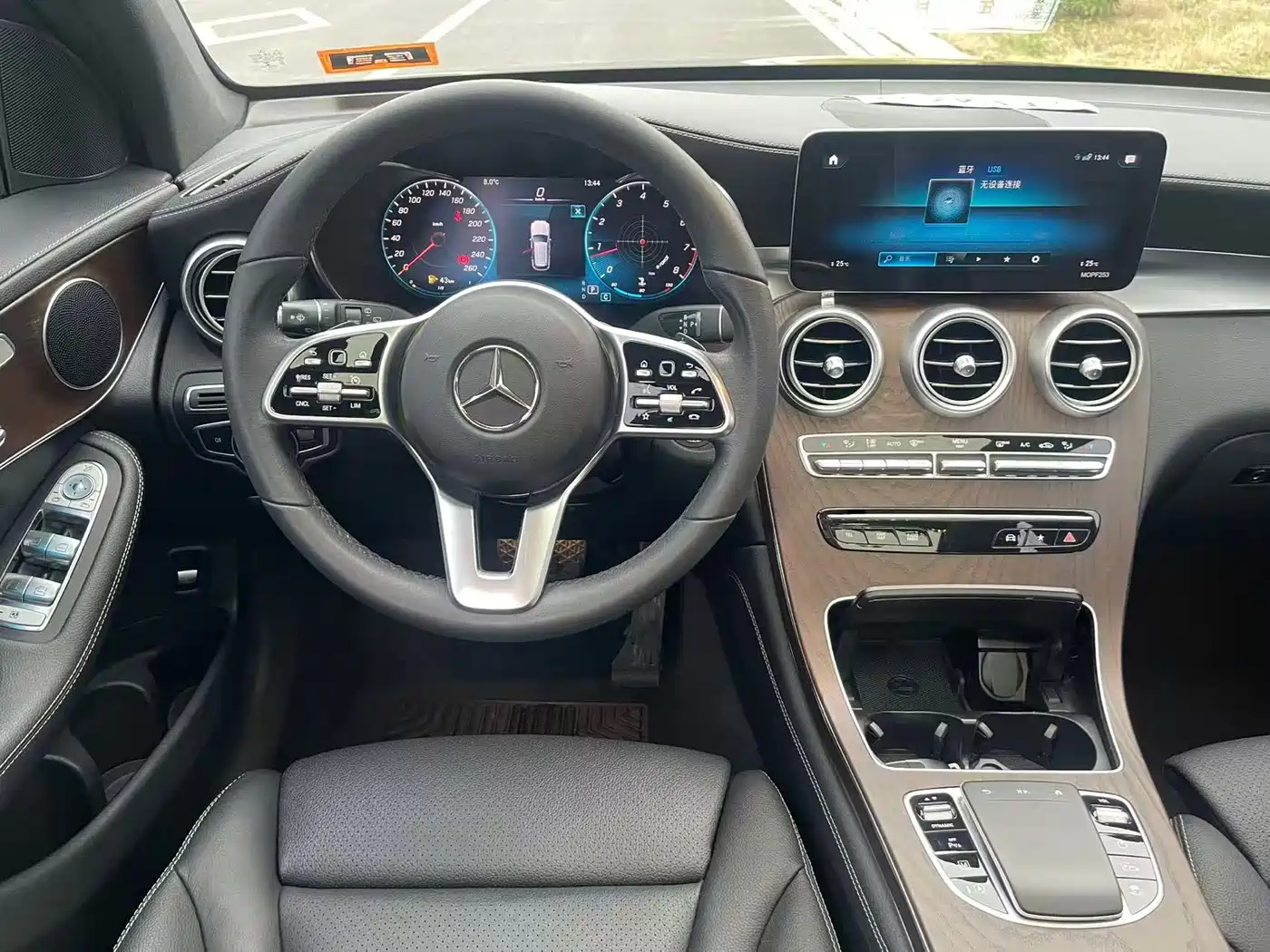 Mercedes-Benz GLC 2022 Model GLC 260 L 4MATIC Luxury Edition фото 12