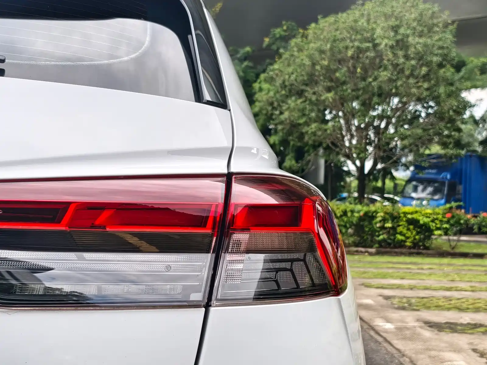 Photo 8 - Audi Q4 e-tron