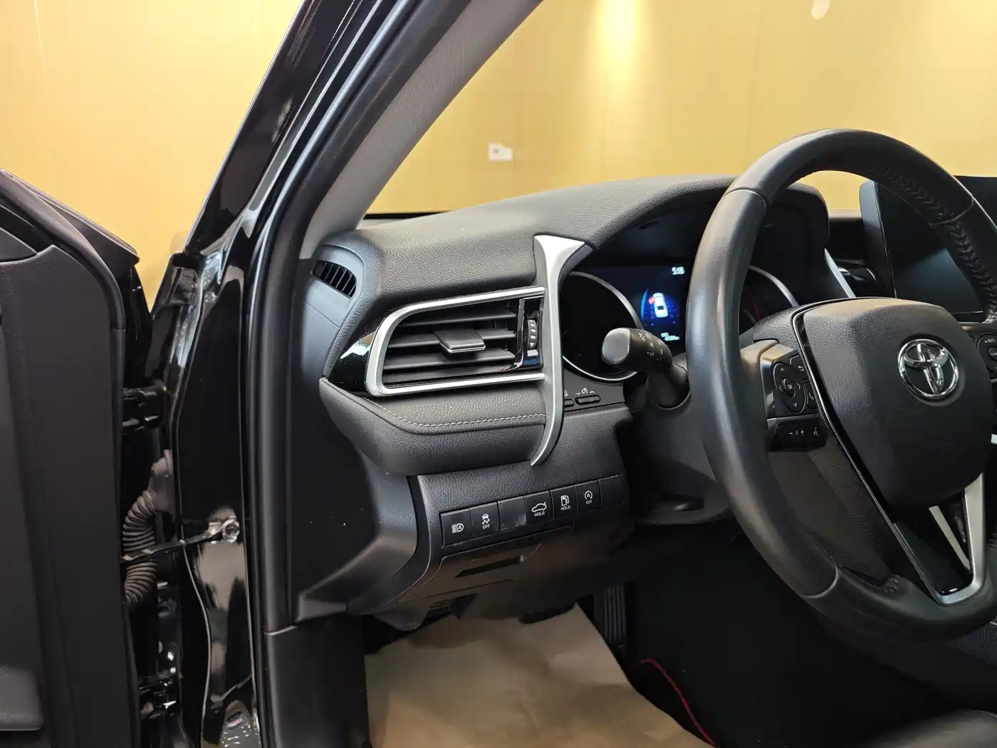 Toyota Camry 2022 2.0S Knight Edition фото 11