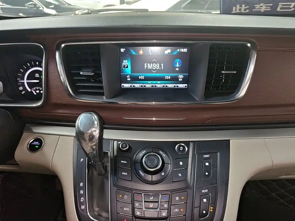 Buick GL8 2018 28T Premium Model China VI фото 13