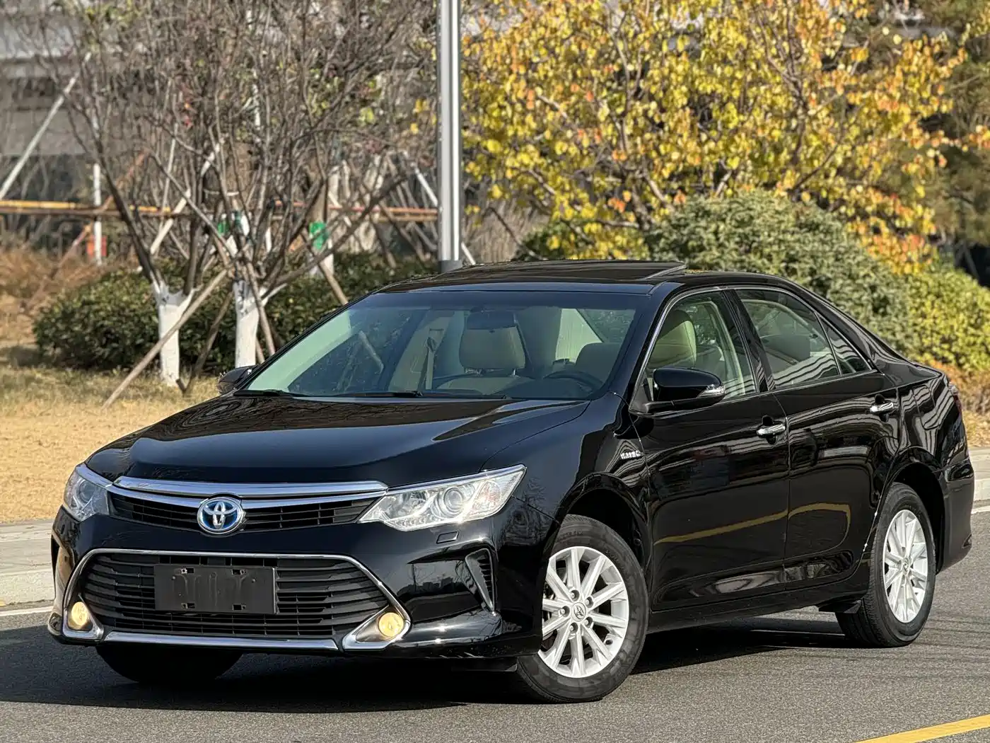 Toyota Camry 2015 Dual Engine 2.5HG Luxury Navigation Edition
