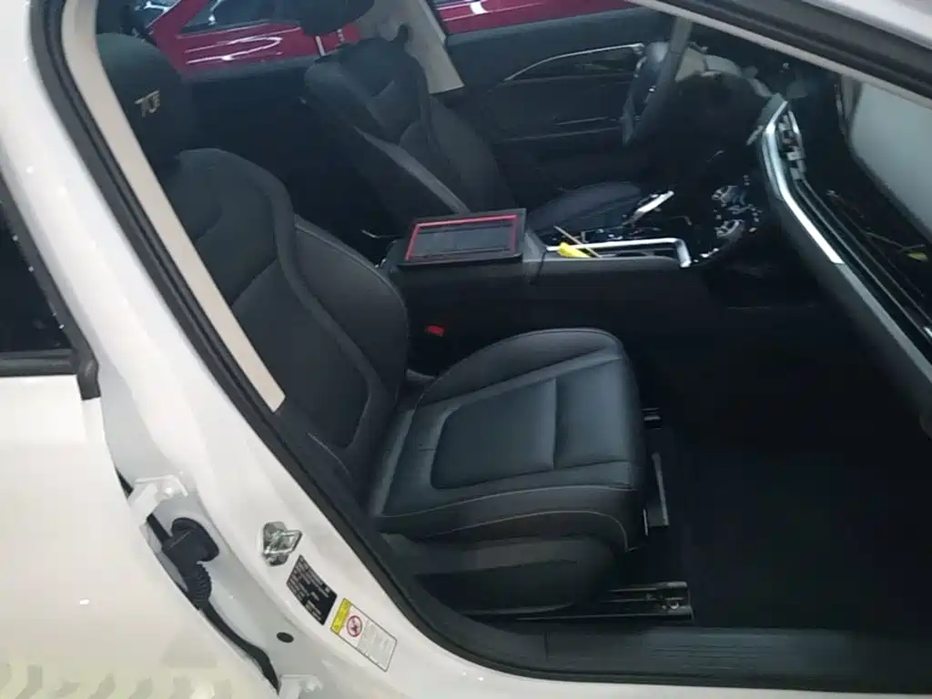 Фото 25 - Besturn B70
