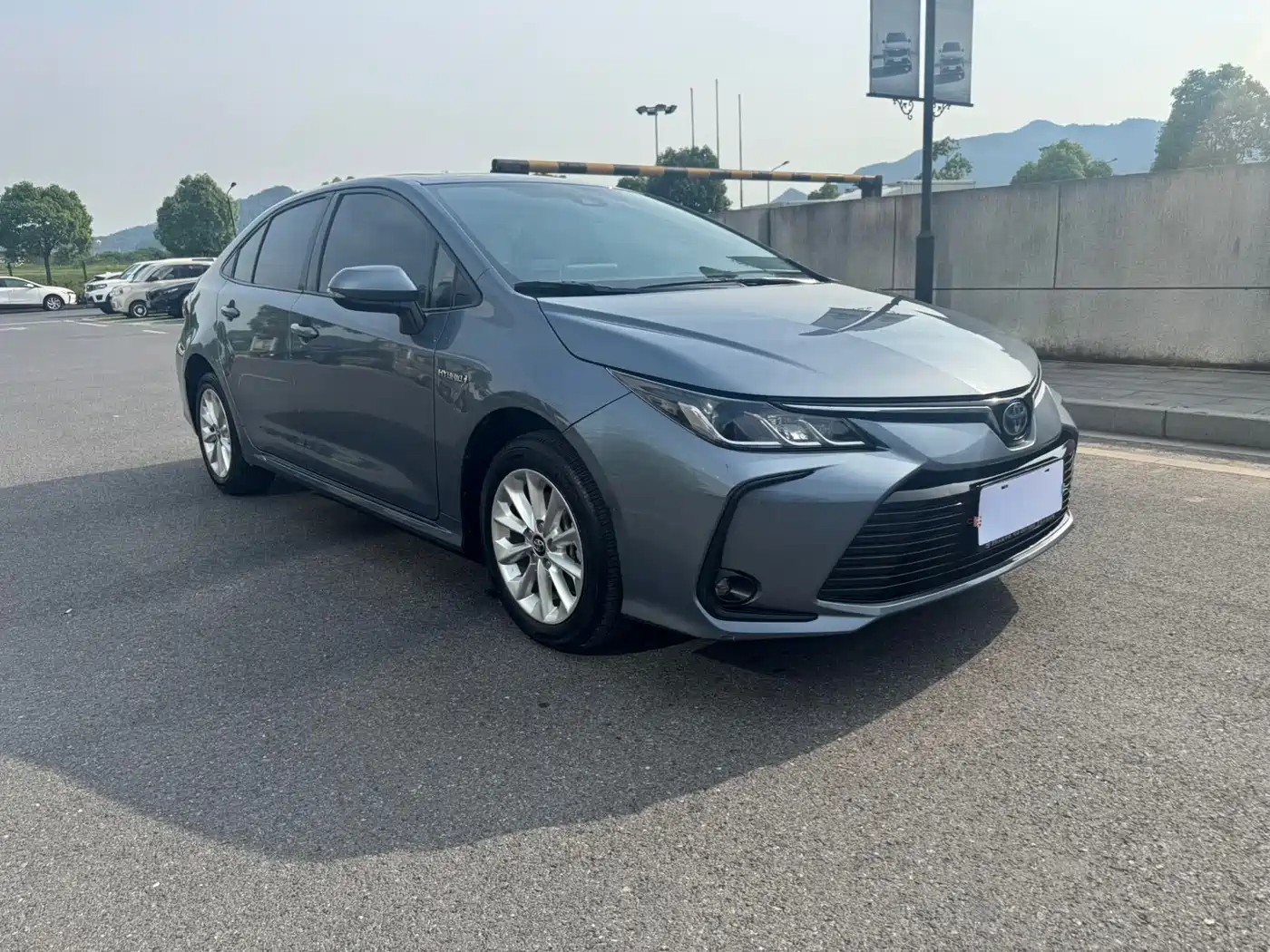 Toyota Corolla 2021 Hybrid 1.8L E-CVT Elite Edition фото 3