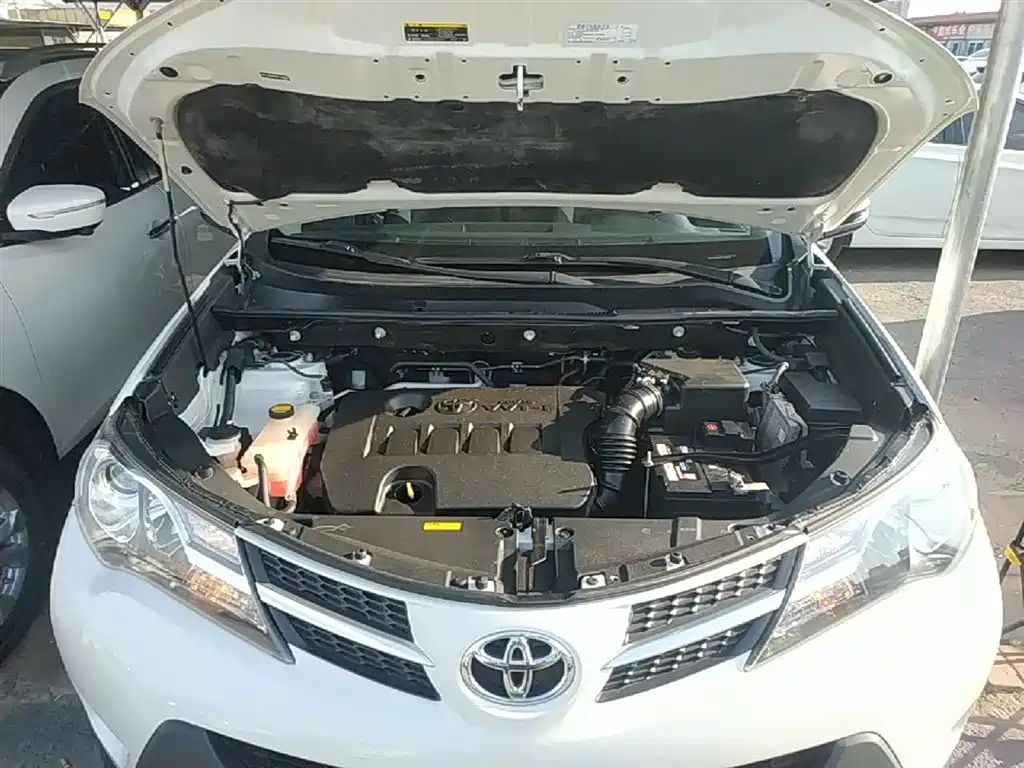 Toyota RAV4 Rongfang 2015 2.0L CVT 2WD Trend Edition фото 20