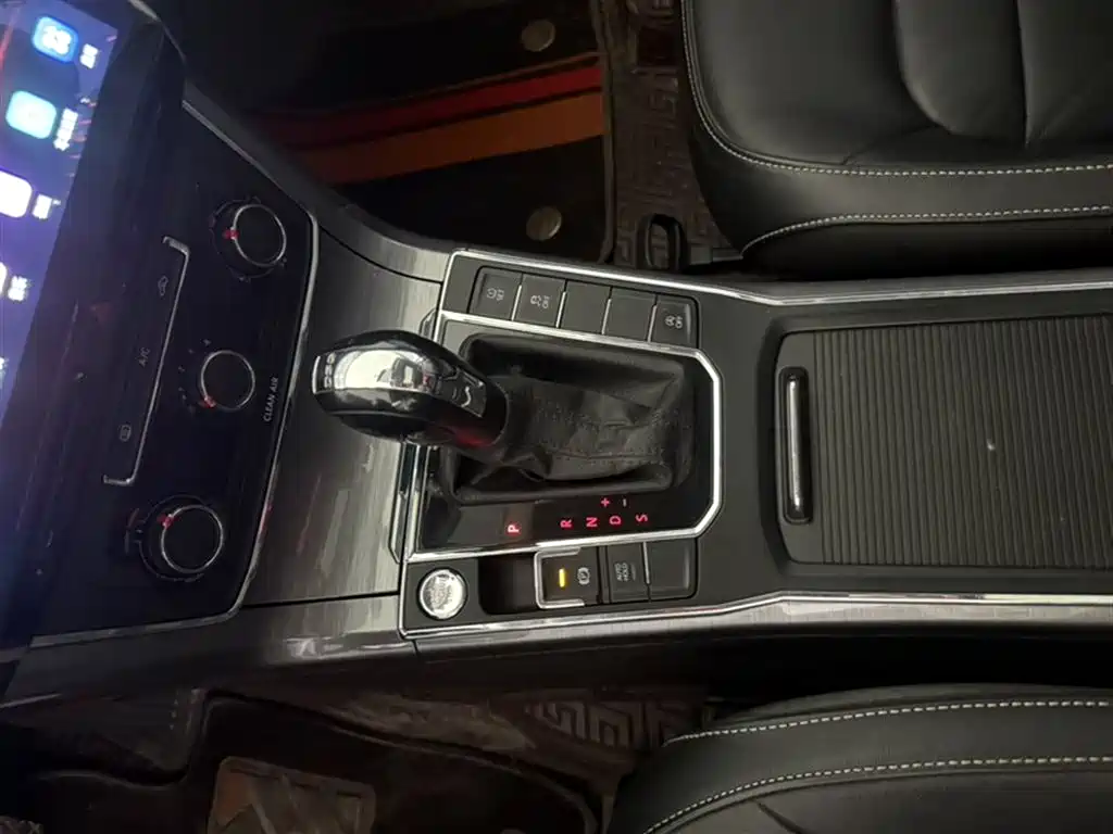 Volkswagen Passat 2017 280TSI DSG Elegance фото 14