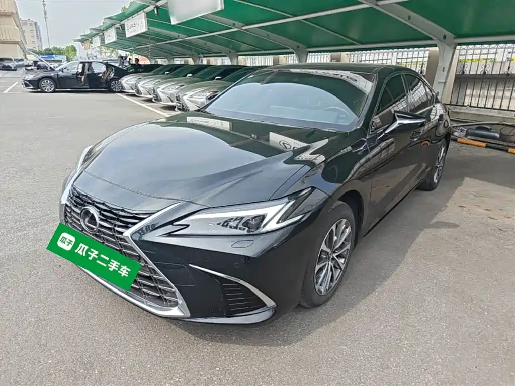 Lexus ES 2025 200 Ultimate Edition