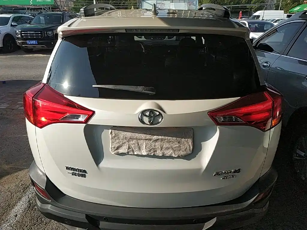 Toyota RAV4 Rongfang 2015 2.0L CVT 2WD Trend Edition фото 6