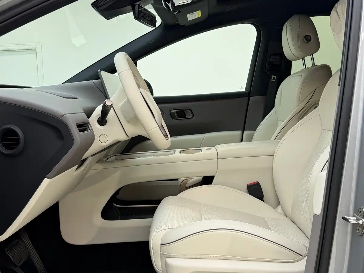 Photo 4 - Li Auto i6