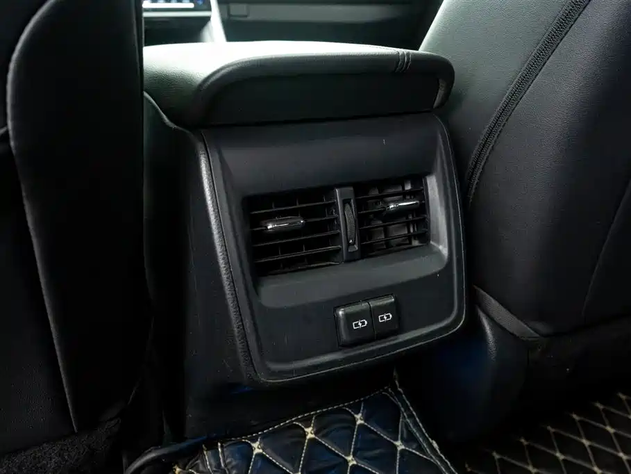 Toyota Avalon 2023 2.0L Premium Selection фото 25
