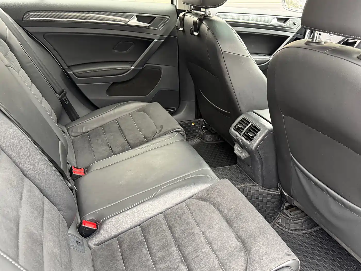 Volkswagen Golf 2020 Beloved Edition 280TSI DSG Luxury фото 11