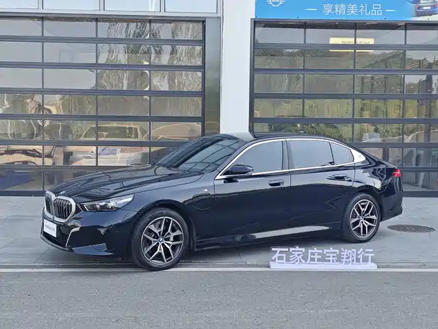 BMW i5 2024 eDrive 35L Premium Model M Sport Package — фото 4