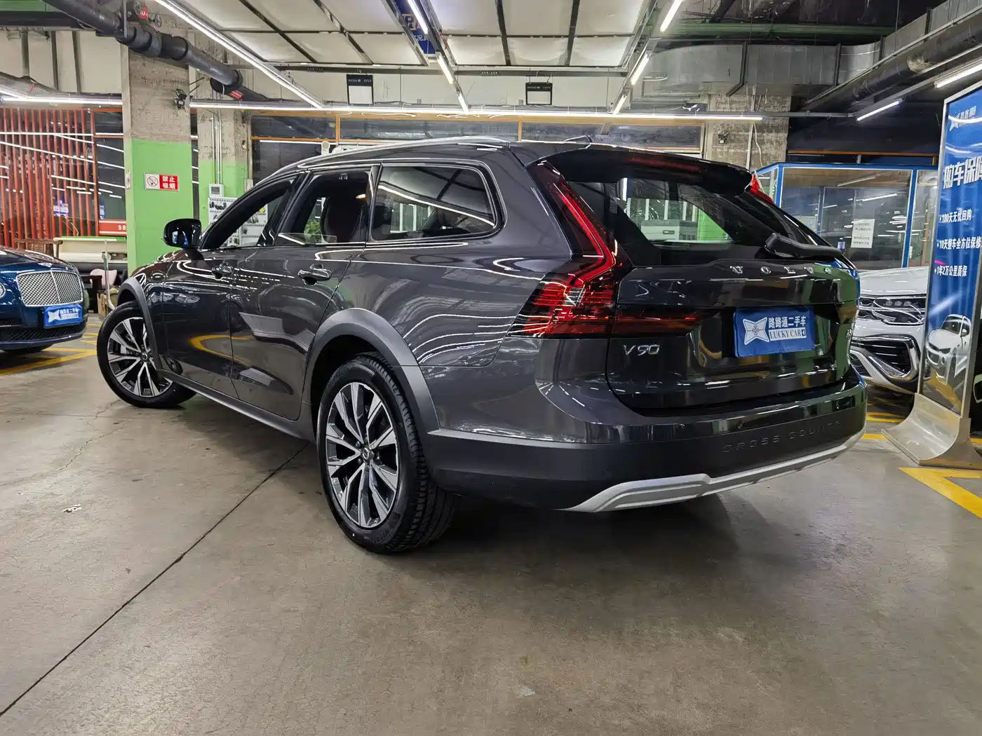 Volvo V90 2025 2024 Cross Country B5 AWD Wisdom Edition