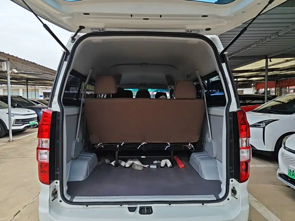 SRM Xinyuan Good Luck 2024 2023 Standard Passenger Vehicle